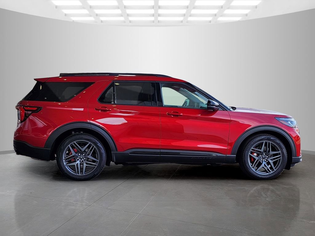 Used 2025 Ford Explorer ST image 3
