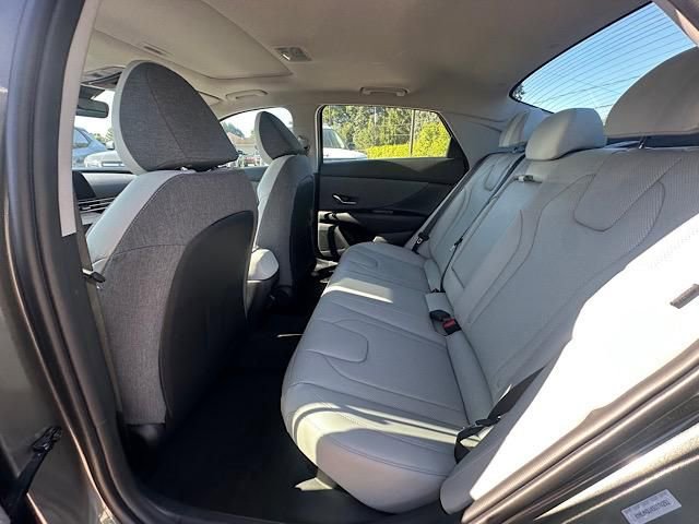 New 2025 Hyundai Elantra Limited FWD image 8