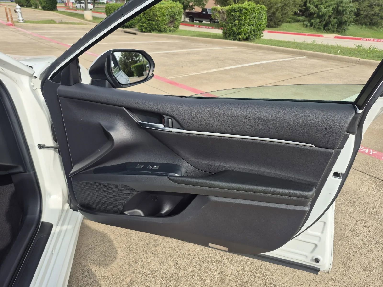 Used 2018 Toyota Camry SE FWD image 15