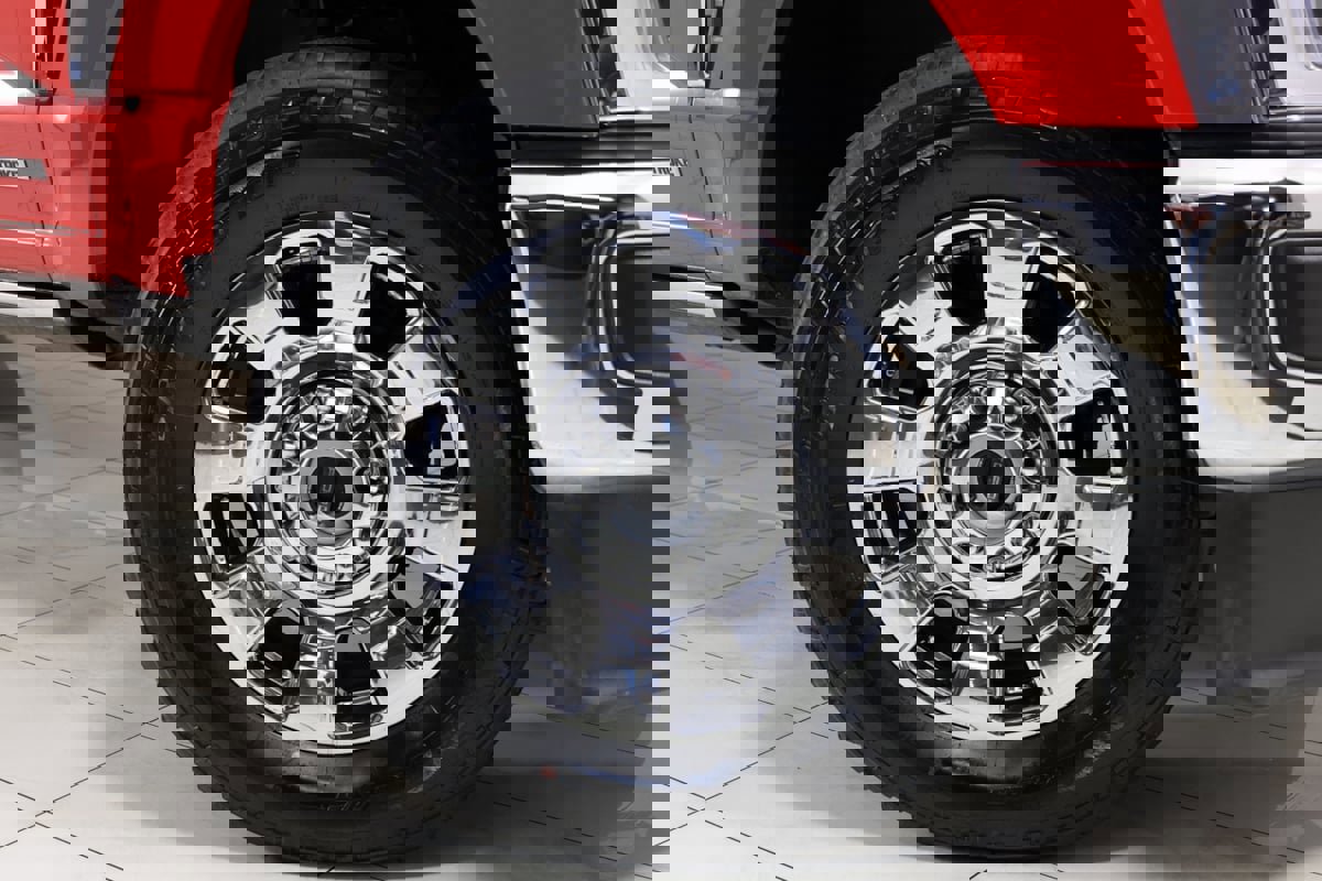 Used 2025 Ford F350 Lariat w/ Chrome Package image 13