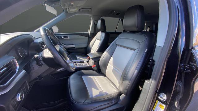 Used 2022 Ford Explorer XLT w/ Equipment Group 202A AWD/4WD image 9