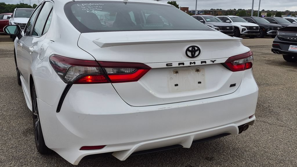 Used 2022 Toyota Camry SE w/ Cold Weather Package FWD image 8