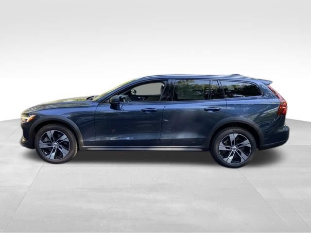 New 2026 Volvo V60 B5 Cross Country Plus w/ Climate Package AWD/4WD image 4