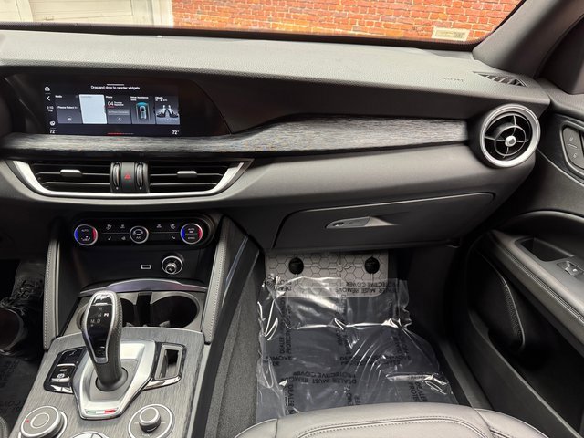 Used 2022 Alfa Romeo Stelvio Sprint image 18