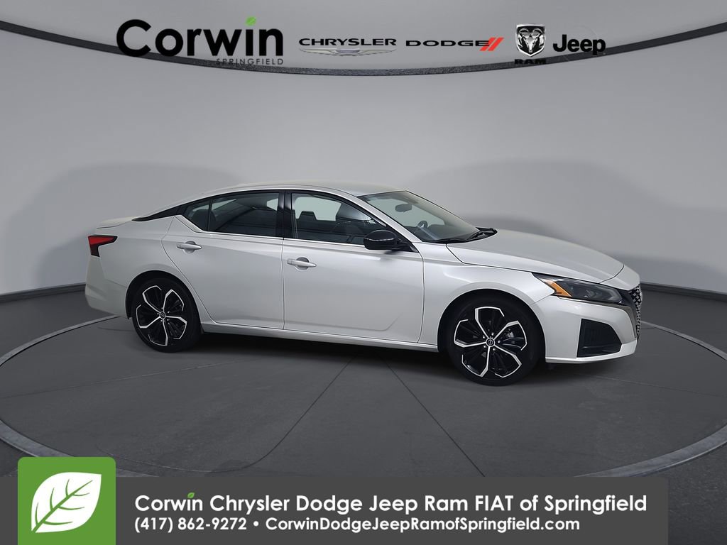 Used 2024 Nissan Altima 2.5 SR image 1