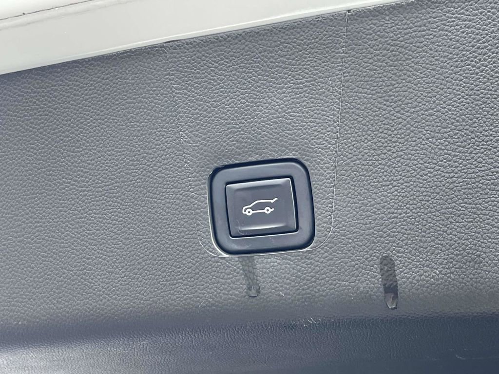 Certified 2022 Chevrolet Traverse High Country w/ LPO, Floor Liner Package FWD image 43