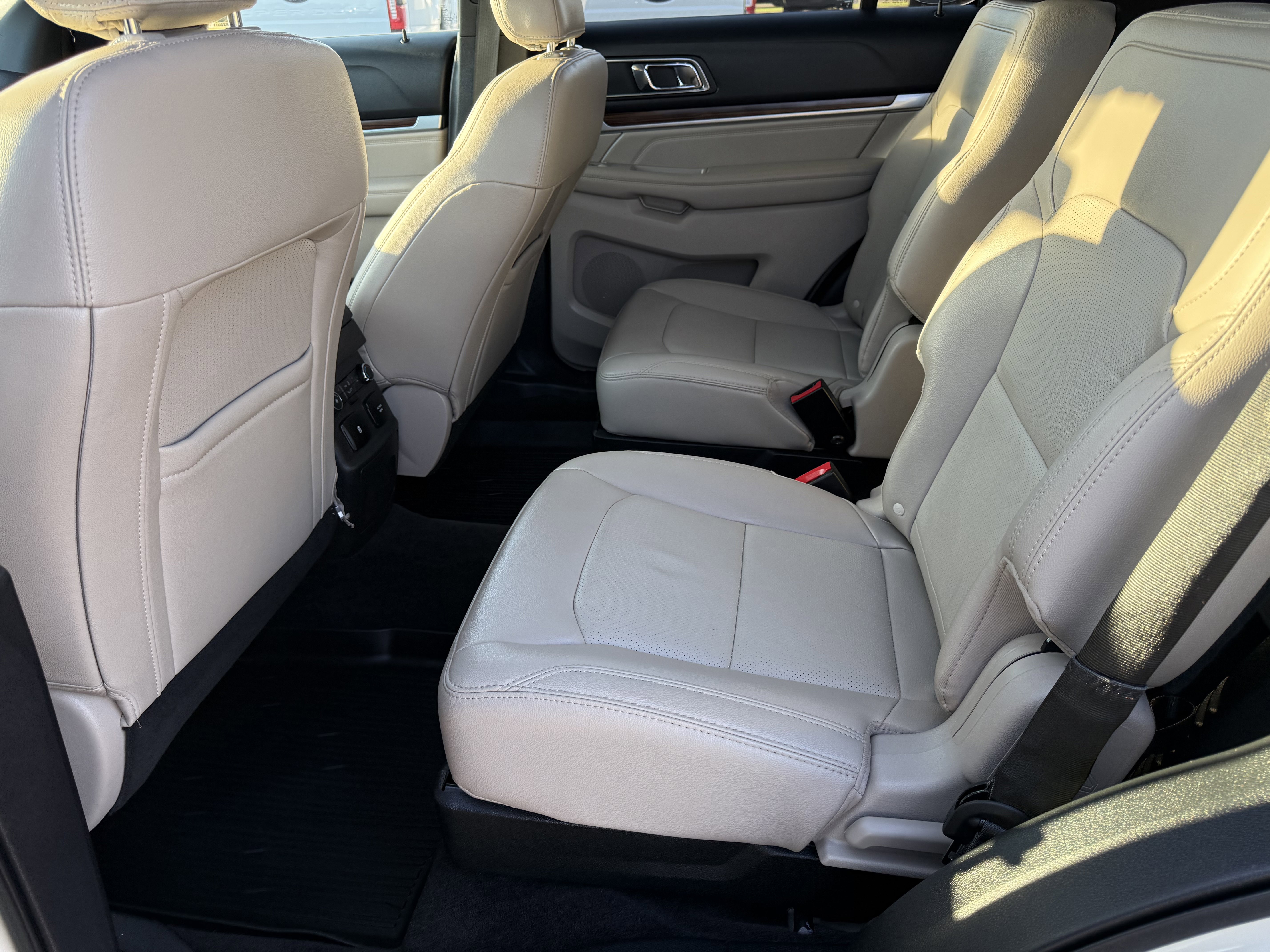 Used 2018 Ford Explorer Limited w/ Equipment Group 301A image 8