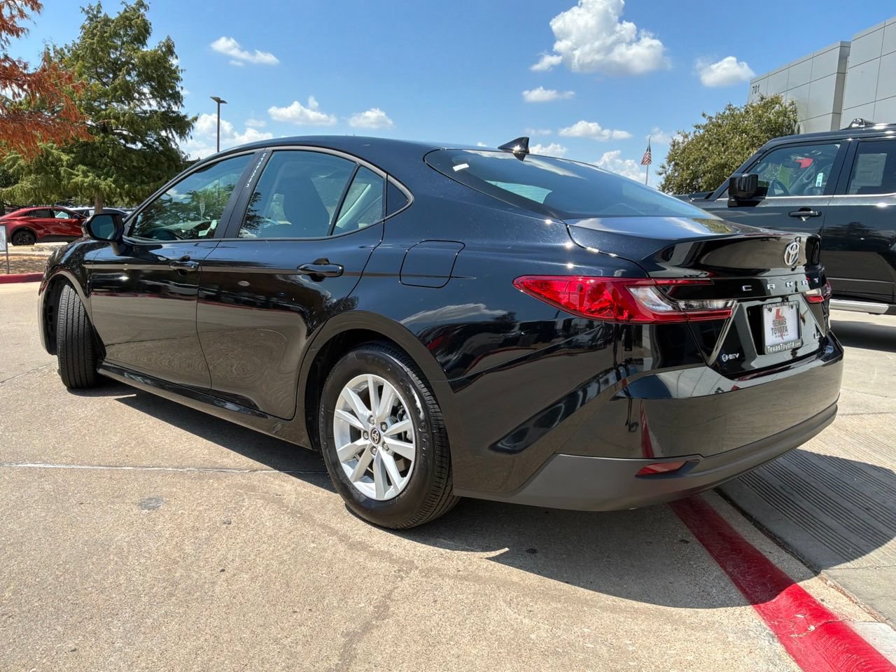 Used 2026 Toyota Camry LE FWD image 8