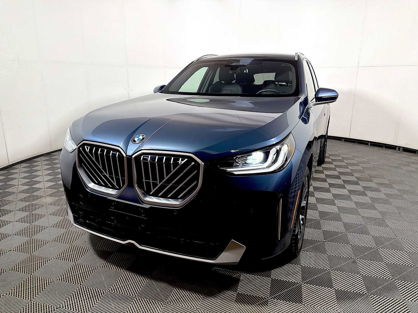 Used 2026 BMW X3 xDrive30i w/ Convenience Package AWD/4WD image 3