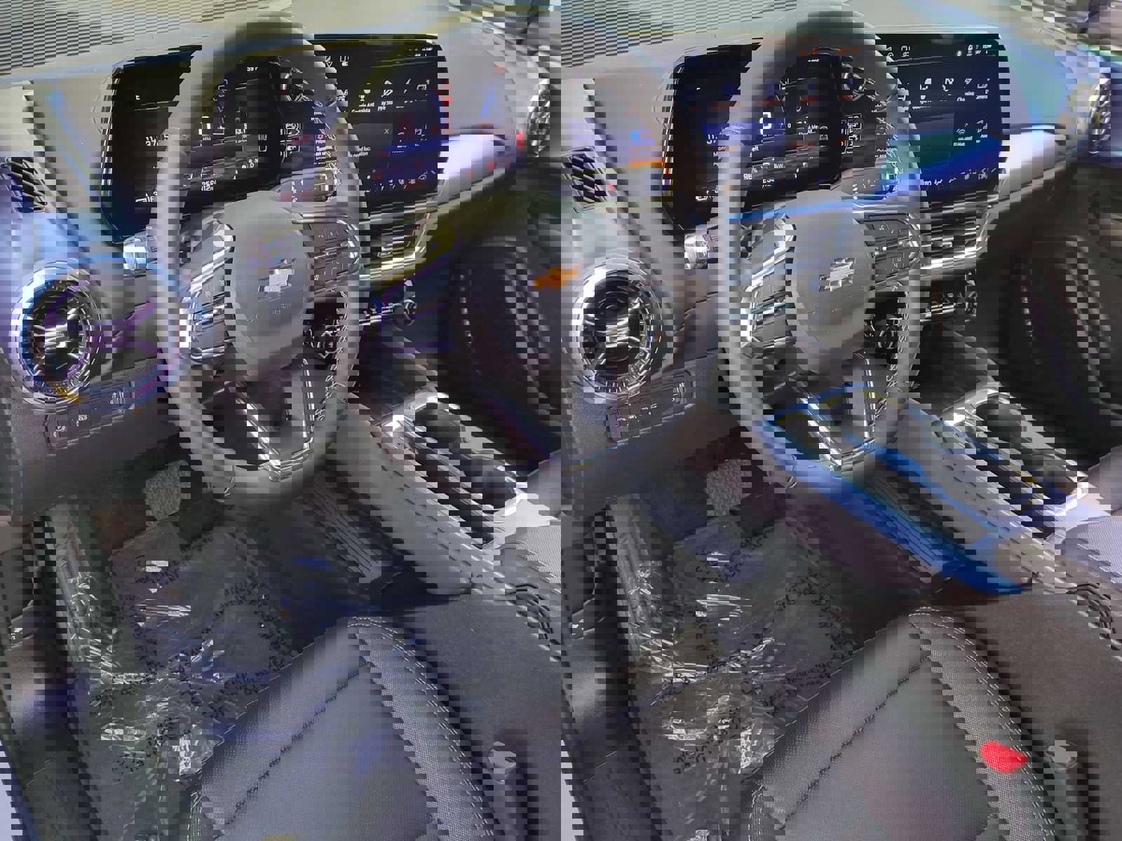 Used 2025 Chevrolet Equinox EV LT w/ Convenience Package image 12