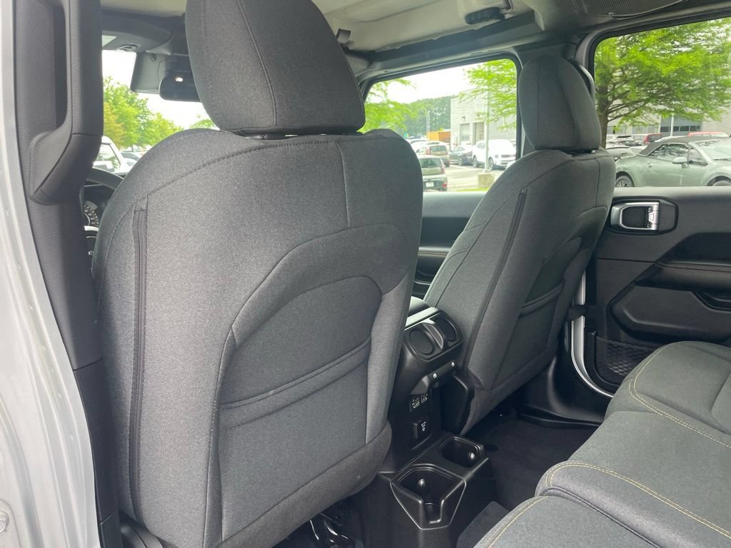 Used 2024 Jeep Wrangler Unlimited Sahara AWD/4WD image 23
