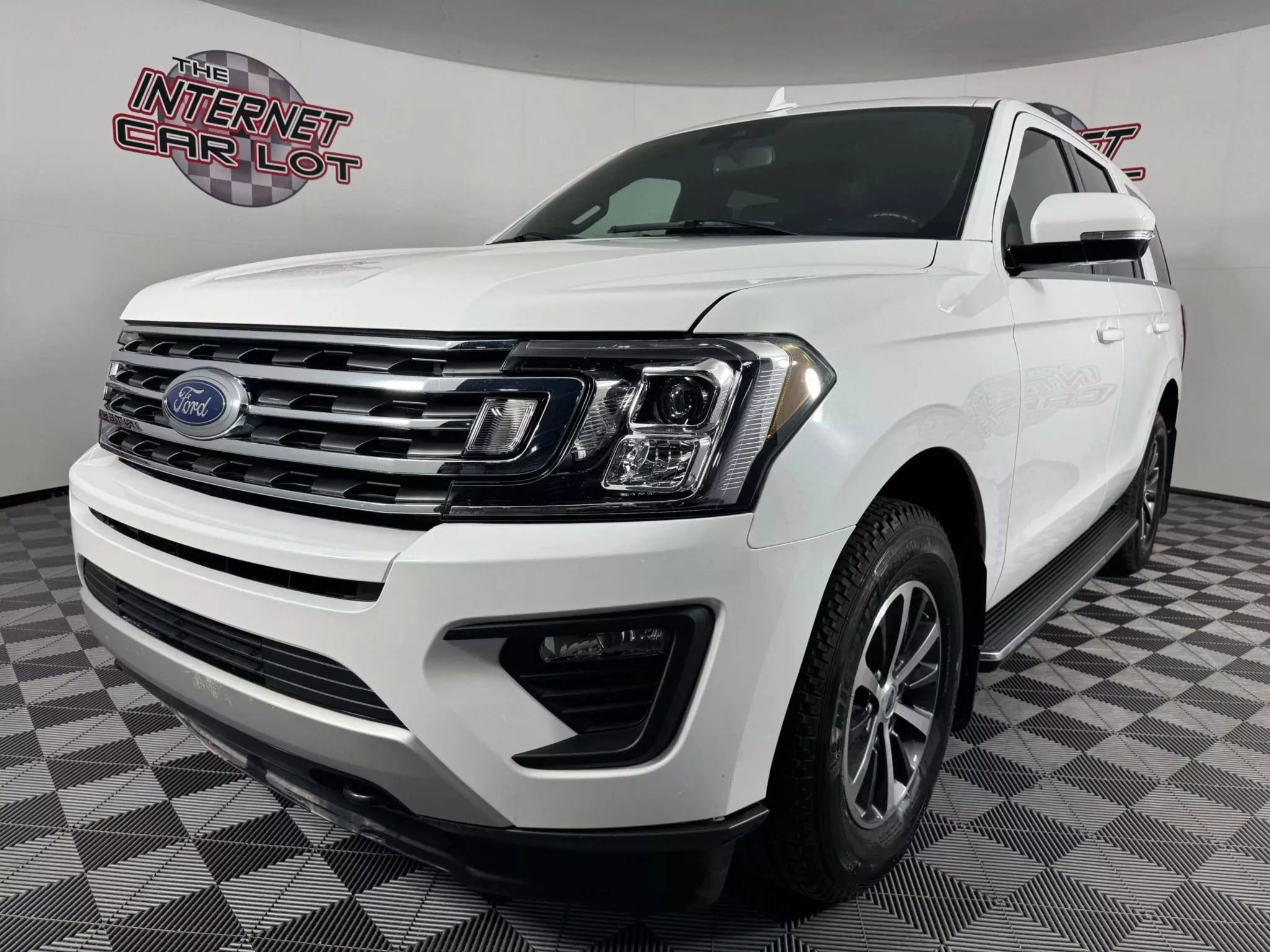 Used 2021 Ford Expedition XLT w/ Equipment Group 202A image 3