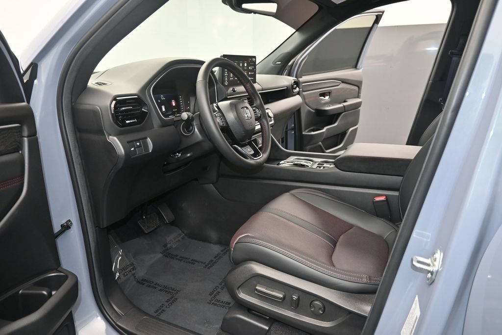 Used 2026 Honda Pilot Black Edition image 13