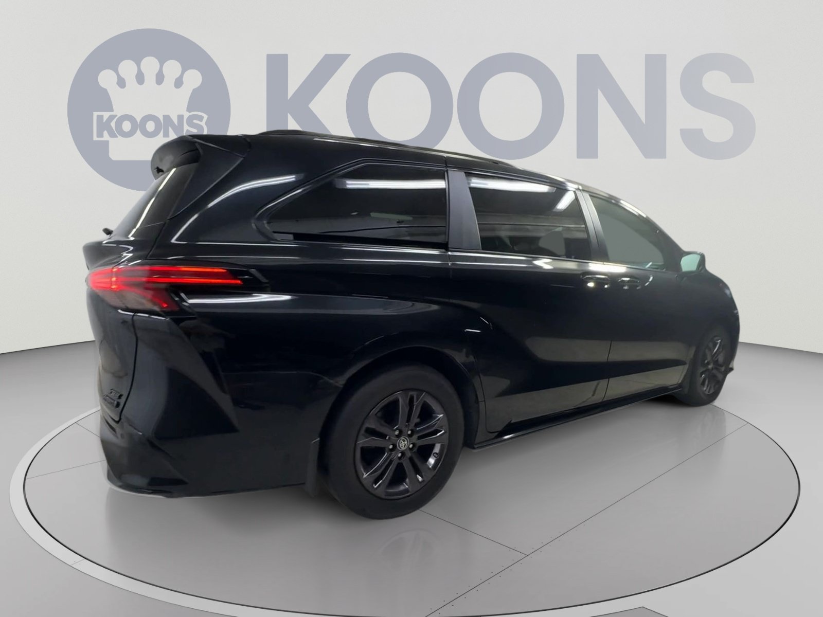 Used 2024 Toyota Sienna XSE w/ XSE Plus Package AWD/4WD image 11