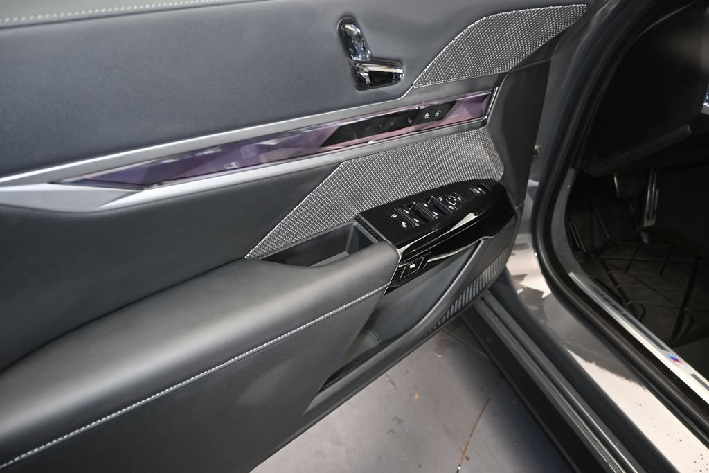 Certified 2026 BMW 740i w/ Executive Package RWD image 11