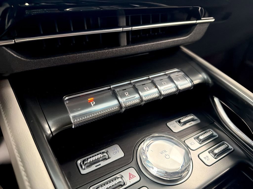 Used 2024 Lincoln Nautilus Reserve AWD/4WD image 25