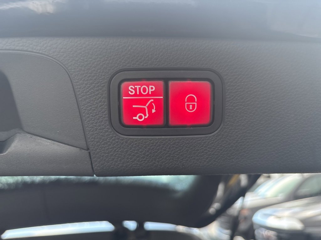 Used 2021 Mercedes-Benz GLC 300 4MATIC image 9