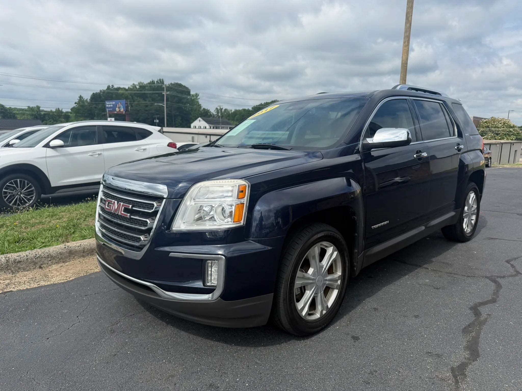 Used 2017 GMC Terrain SLT w/ Open Road Package AWD/4WD image 3