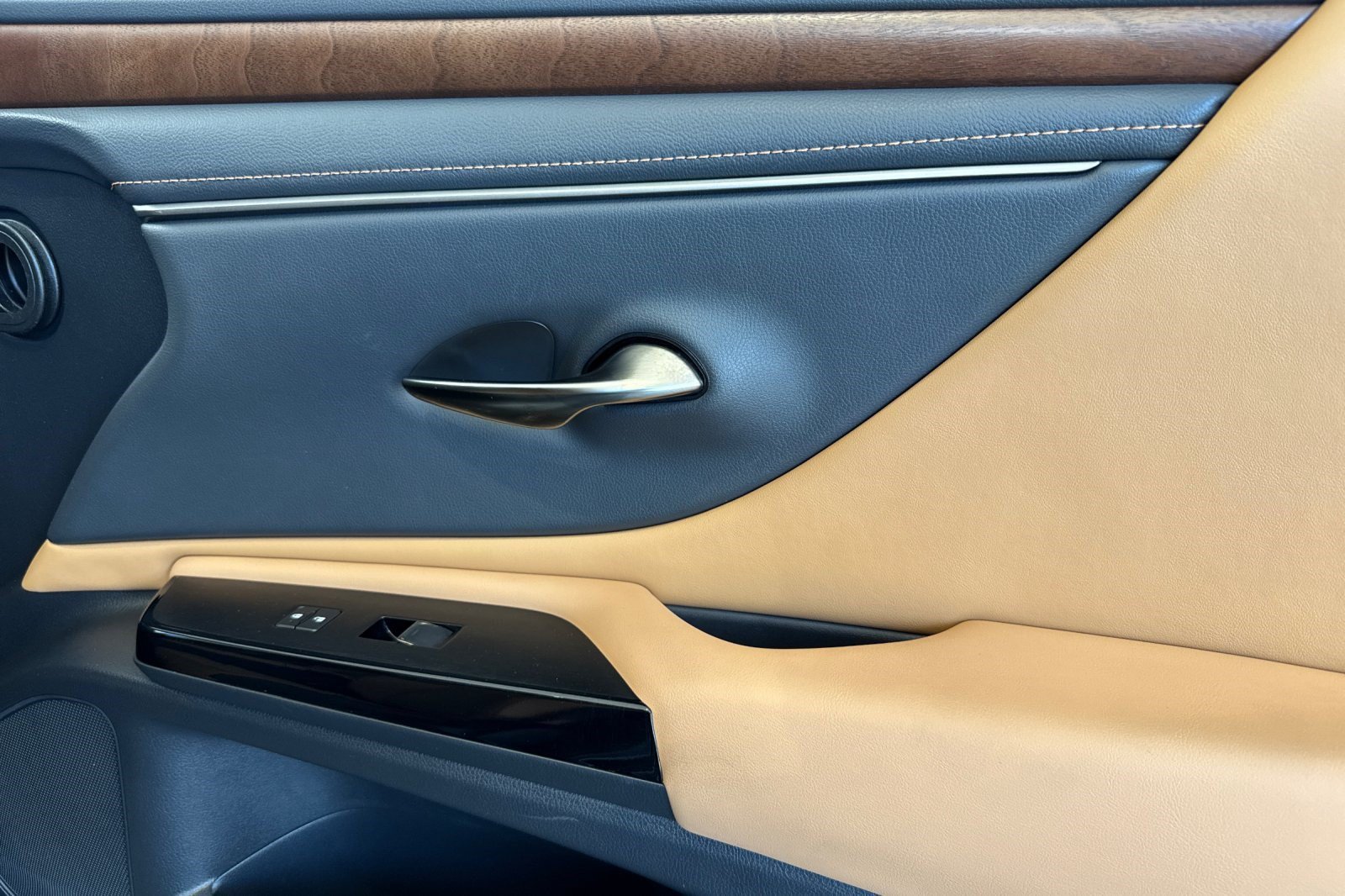 Certified 2025 Lexus ES 300h w/ Premium Package FWD image 21