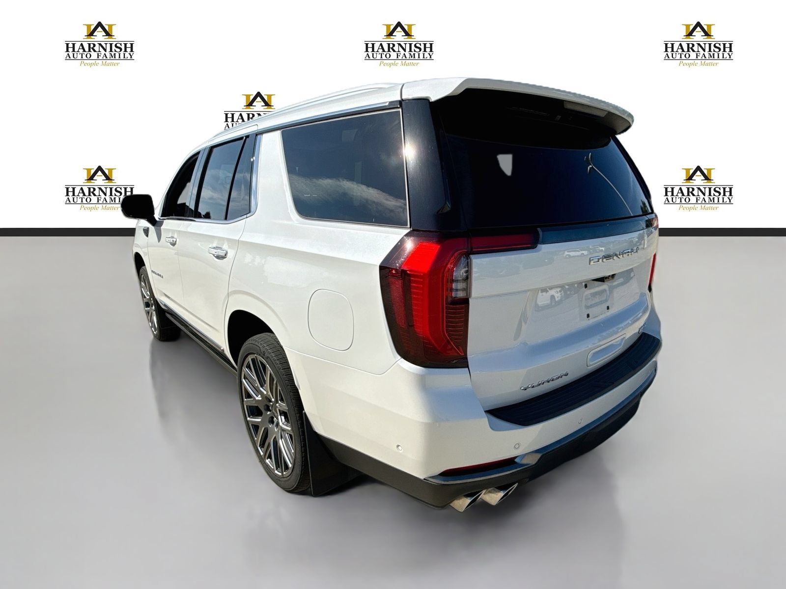 Used 2025 GMC Yukon Denali Ultimate AWD/4WD image 5