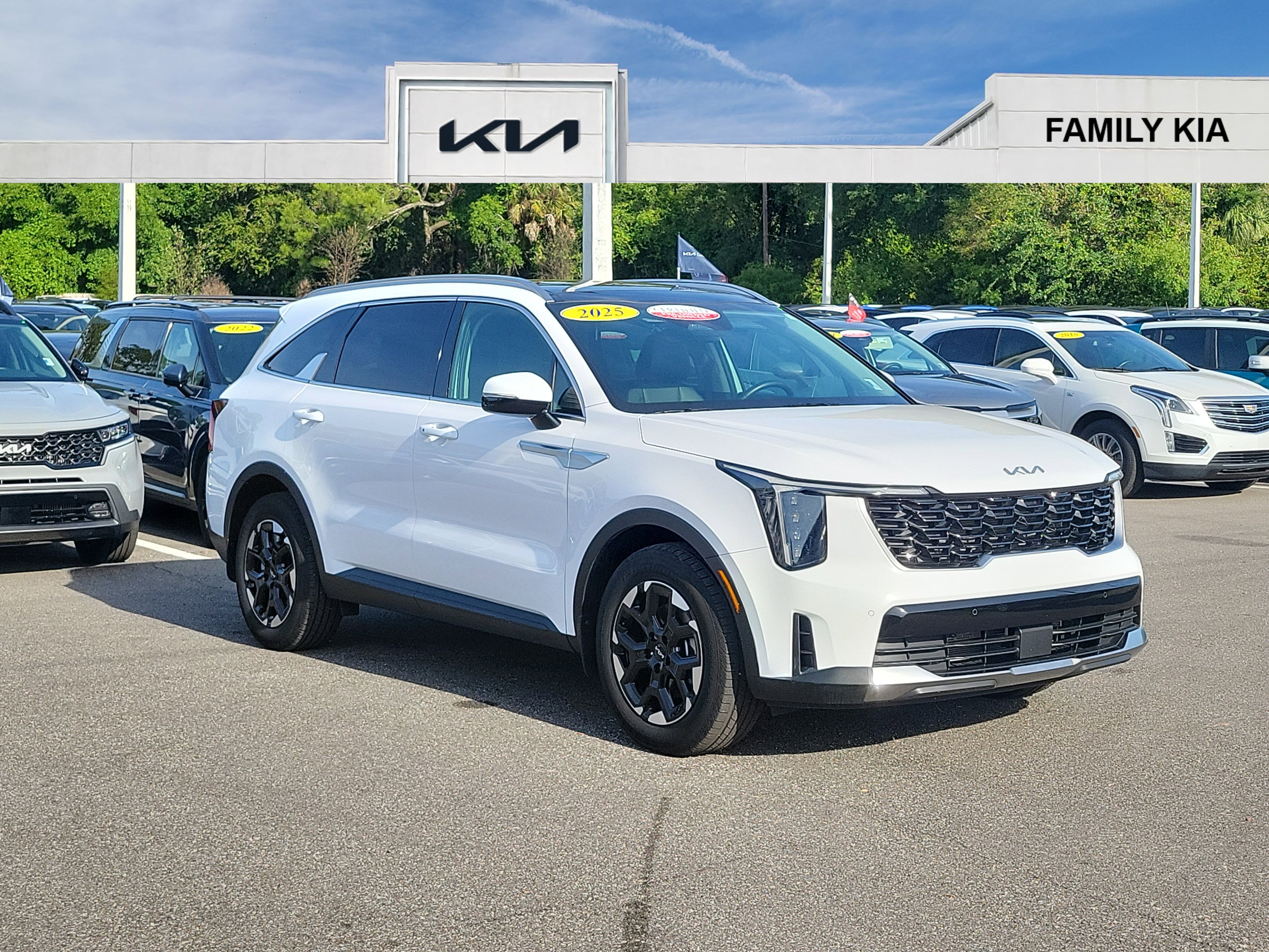 Certified 2025 Kia Sorento S w/ Panoramic Sunroof Package