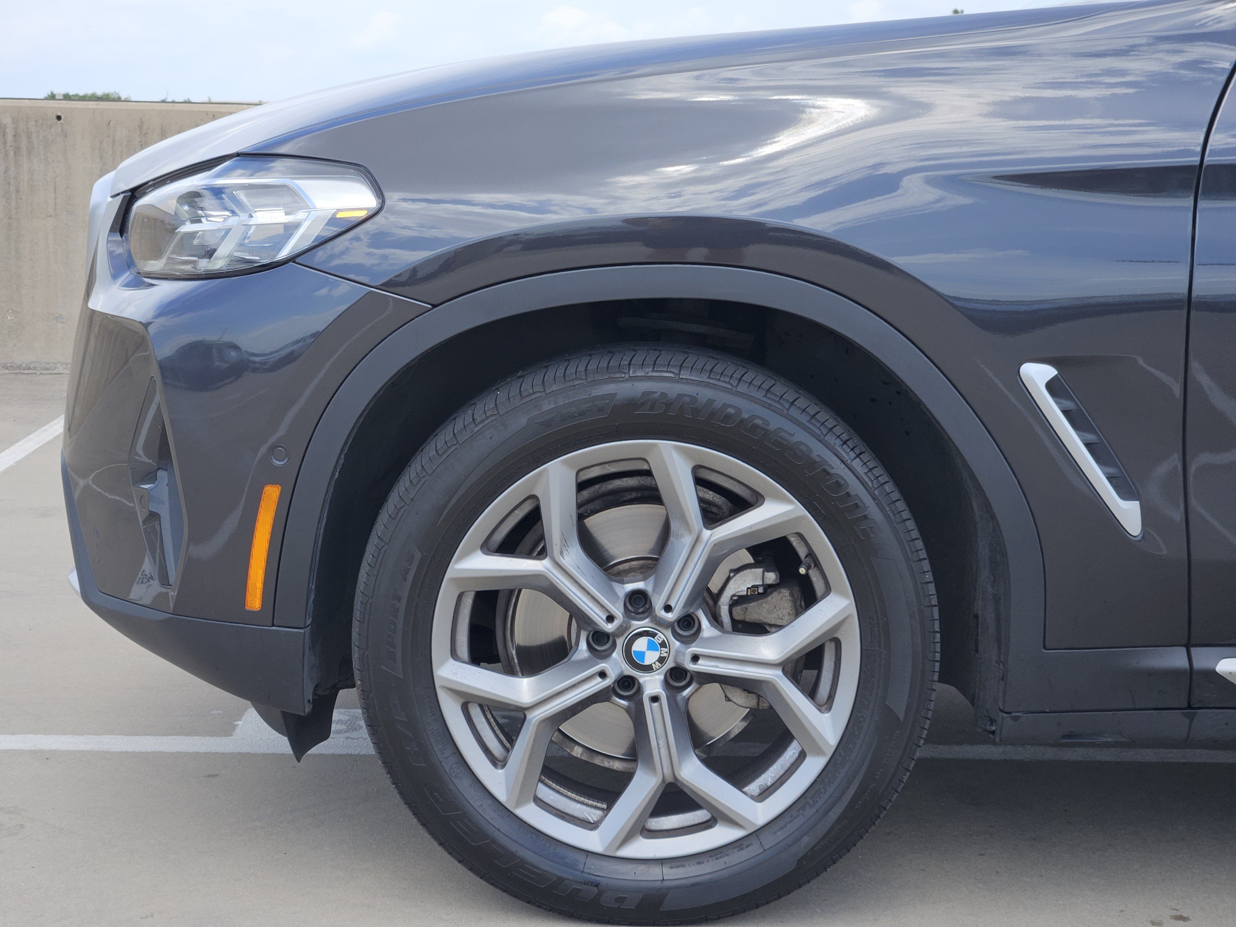 Used 2024 BMW X4 xDrive30i w/ Parking Assistance Package AWD/4WD image 13