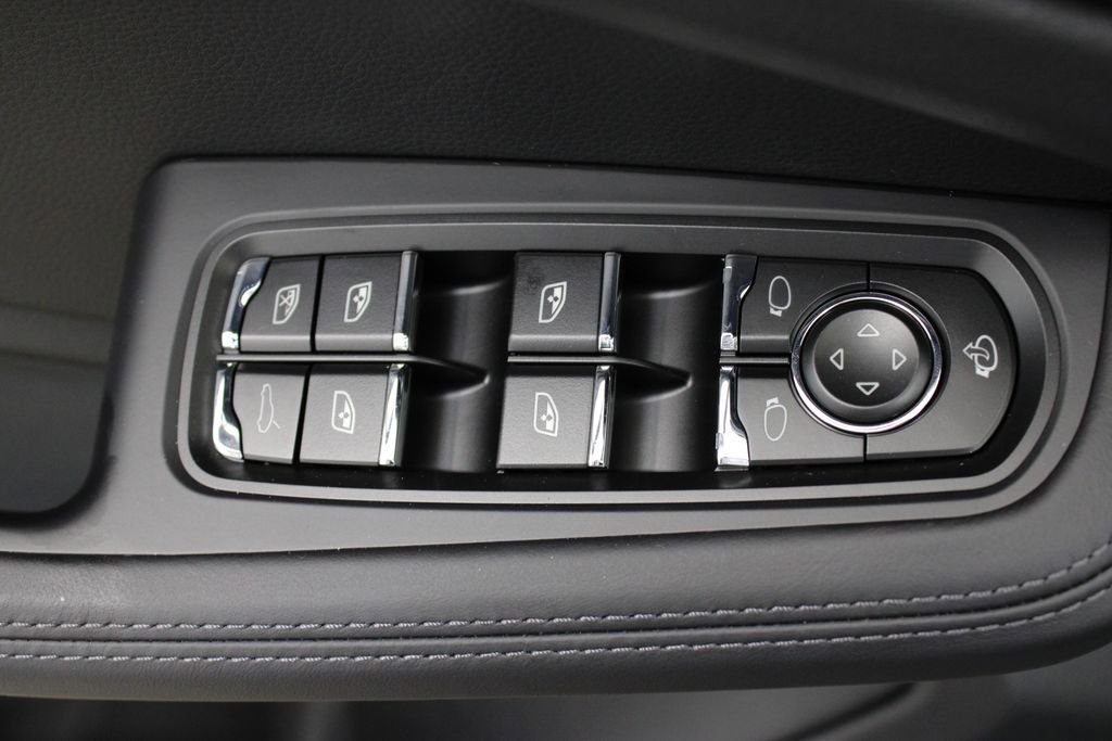 New 2026 Porsche Macan image 22