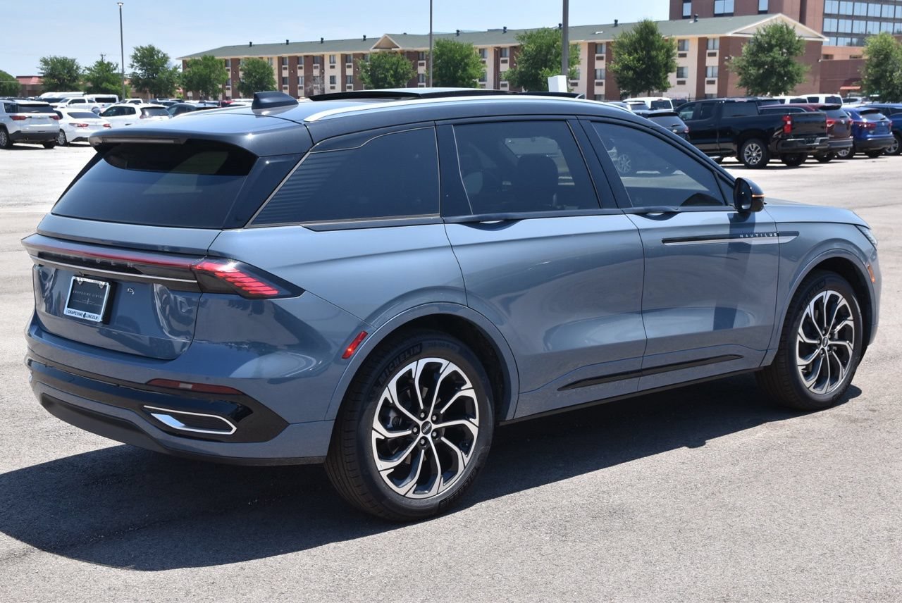 New 2026 Lincoln Nautilus Reserve AWD/4WD image 13