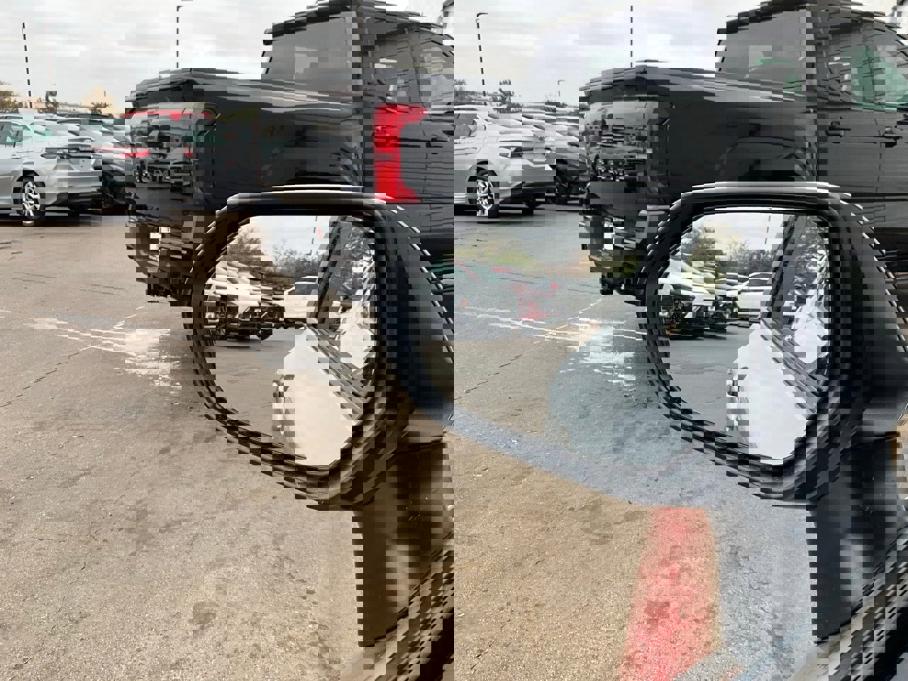 Used 2025 Toyota Camry LE image 18