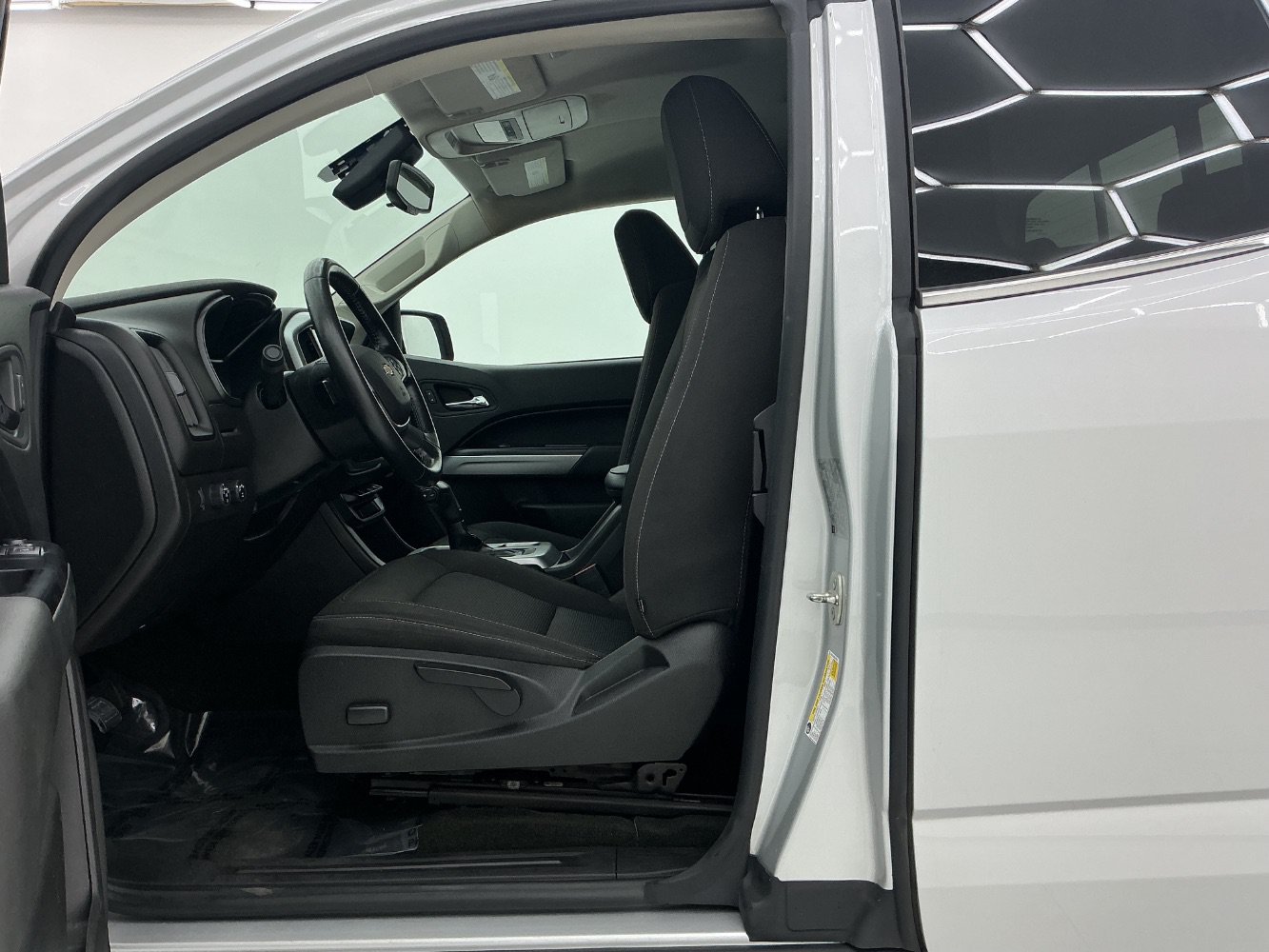 Used 2018 Chevrolet Colorado LT w/ LT Convenience Package AWD/4WD image 14