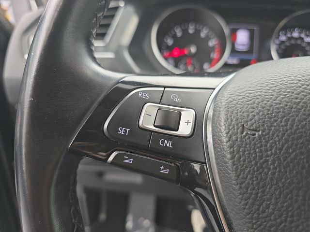 Used 2018 Volkswagen Tiguan SE image 36