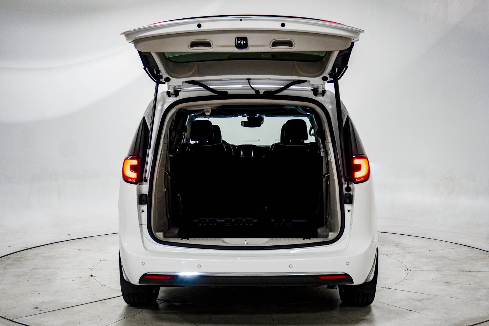 Used 2022 Chrysler Pacifica Limited image 7