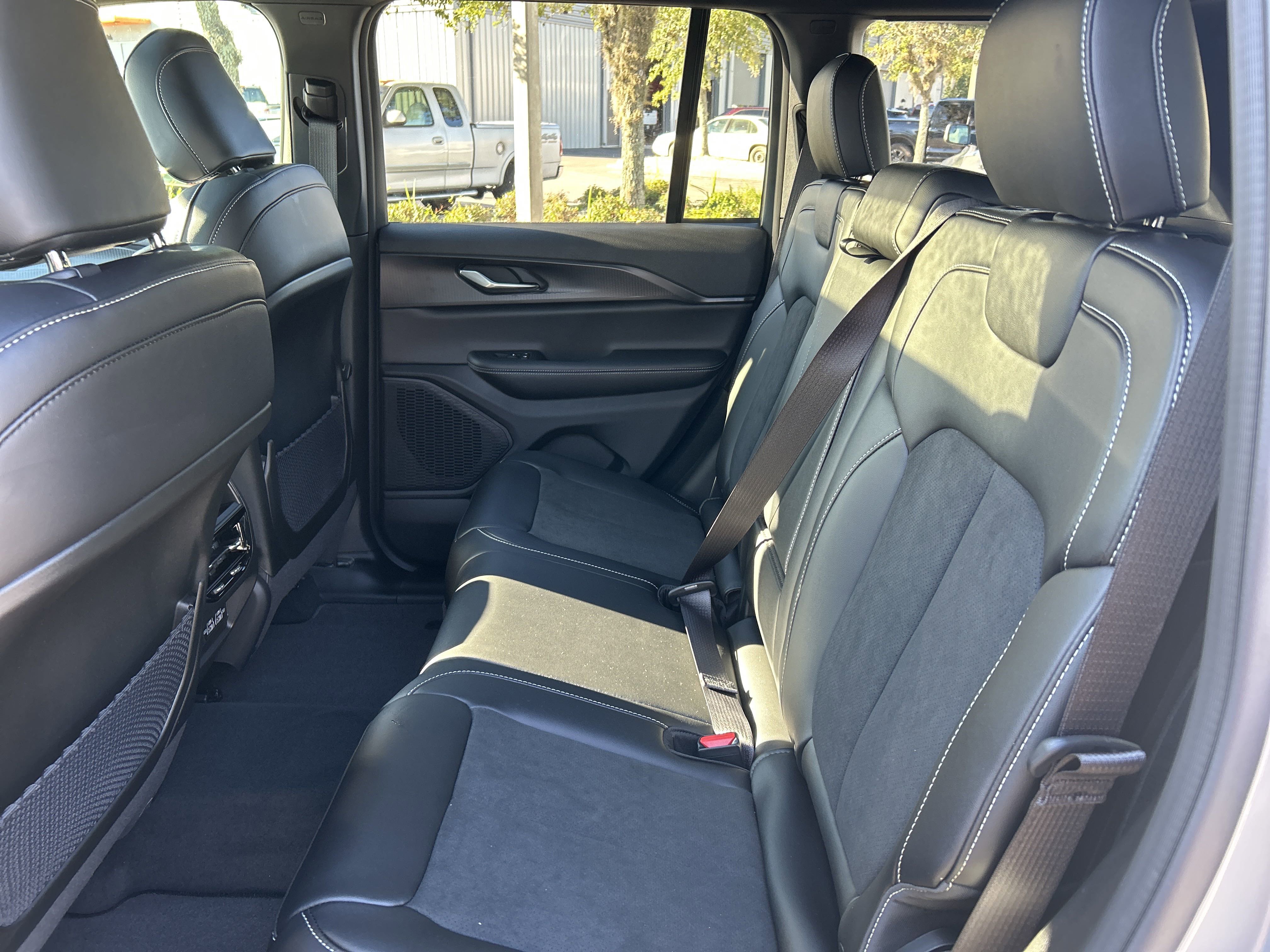 New 2025 Jeep Grand Cherokee Laredo image 45