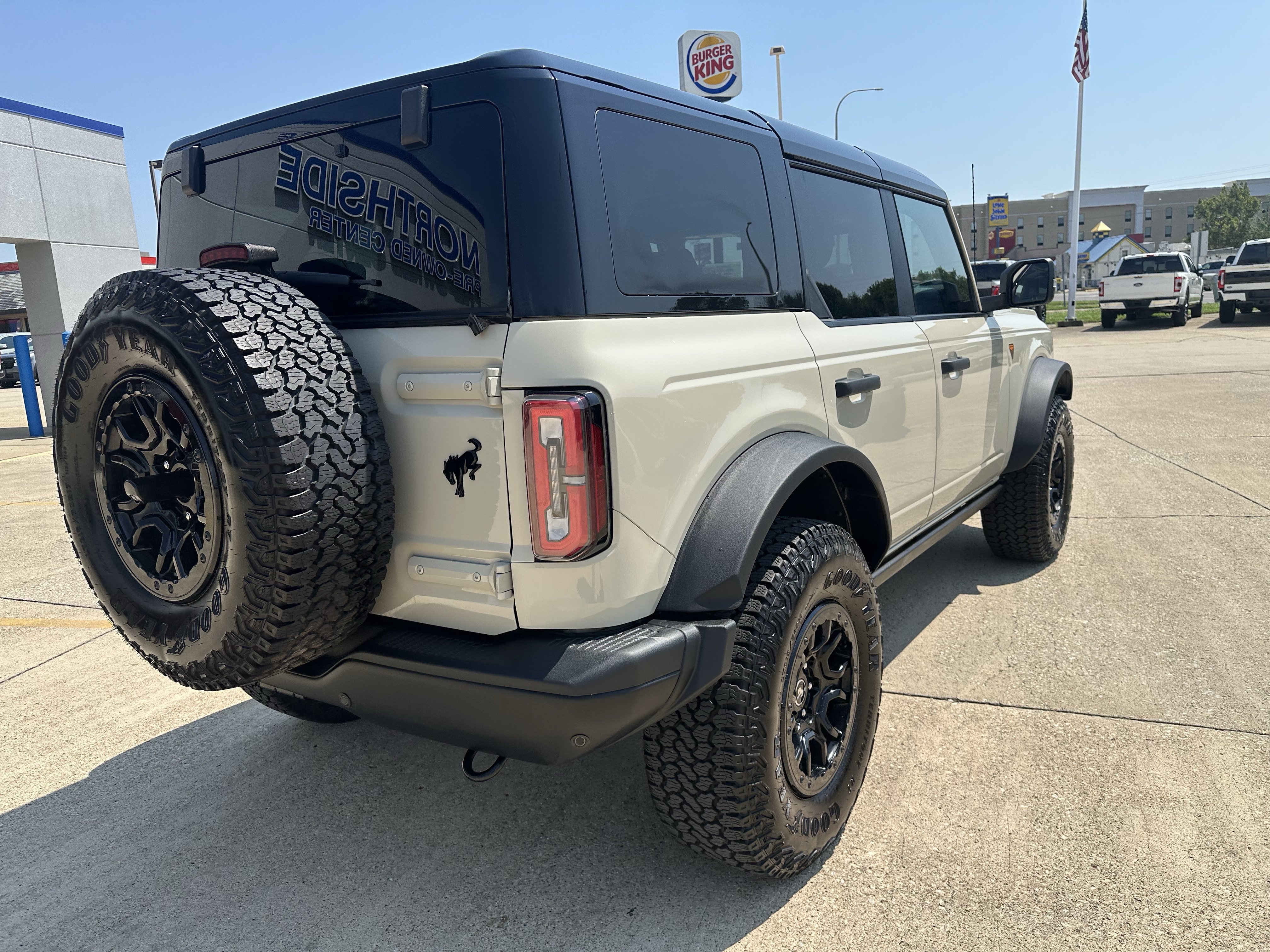 Used 2025 Ford Bronco Badlands AWD/4WD image 4