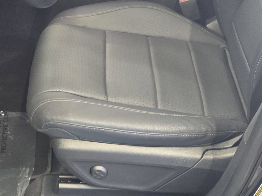 Used 2025 Mercedes-Benz GLS 450 4MATIC image 33
