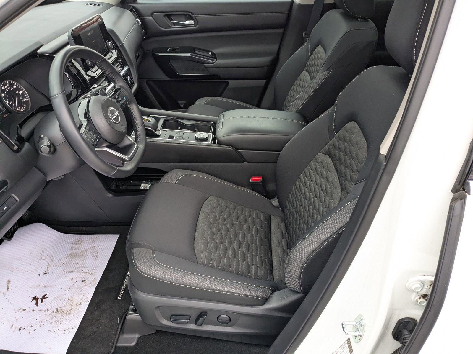 Used 2022 Nissan Pathfinder SV w/ SV Premium Package image 24