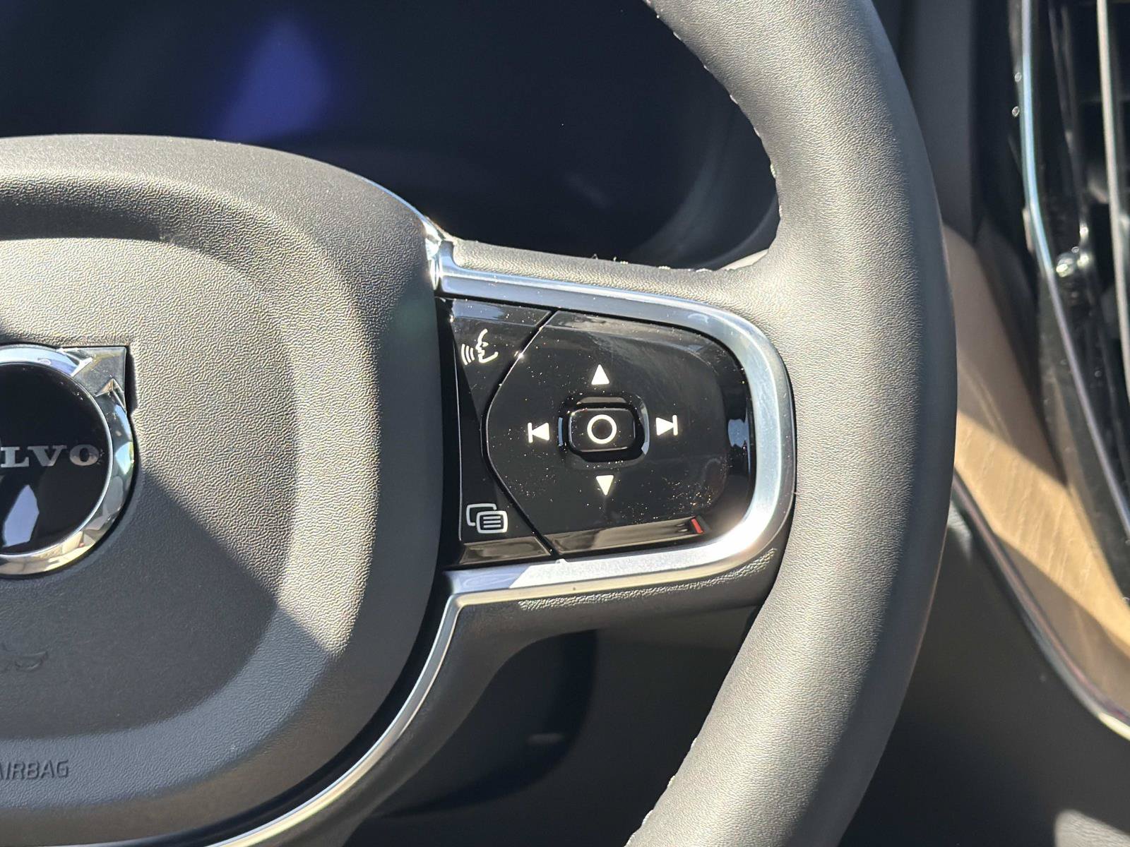 New 2027 Volvo XC60 B5 Core AWD/4WD image 9