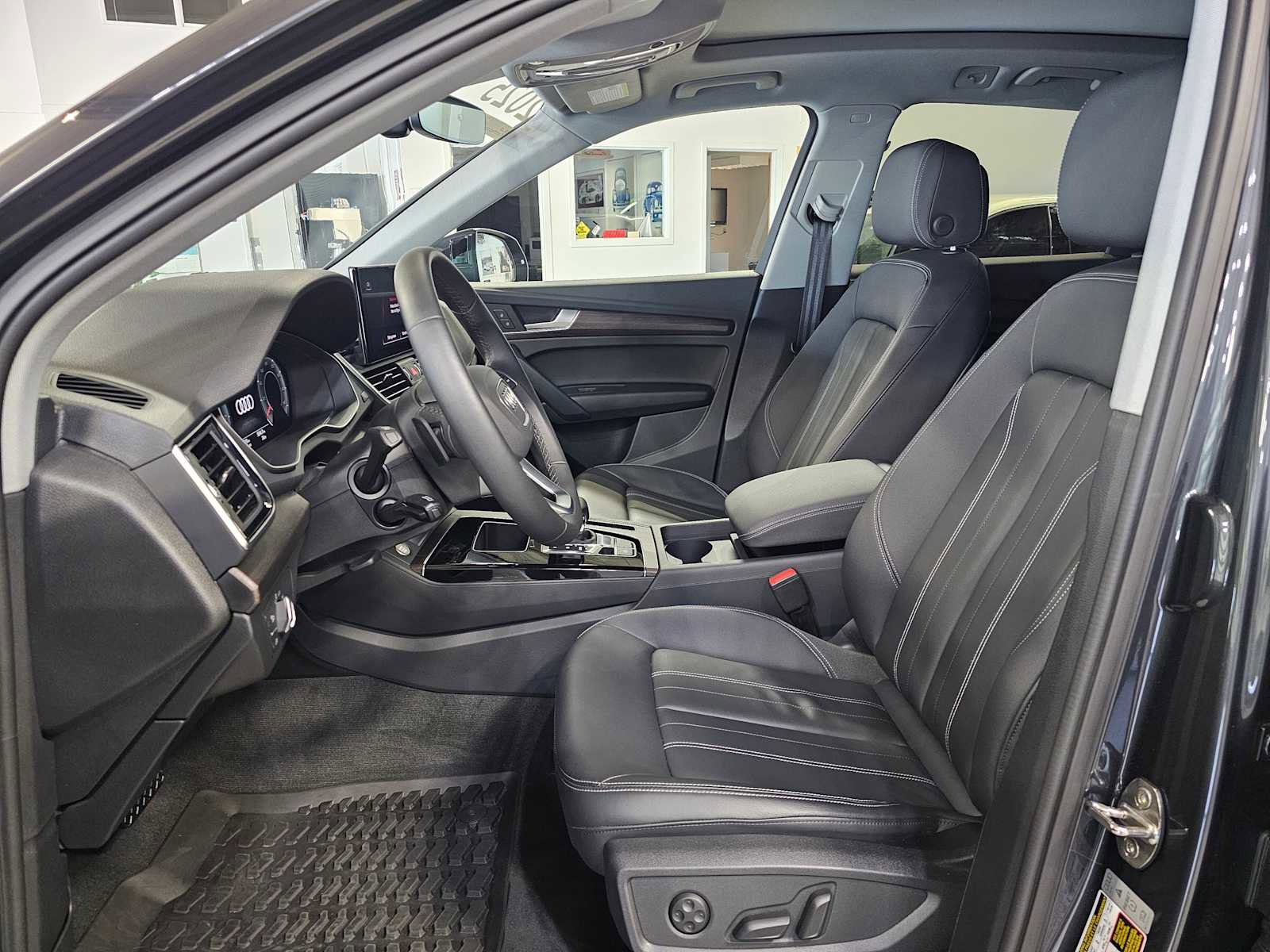 Used 2025 Audi Q5 2.0T Premium w/ Convenience Plus Package image 23
