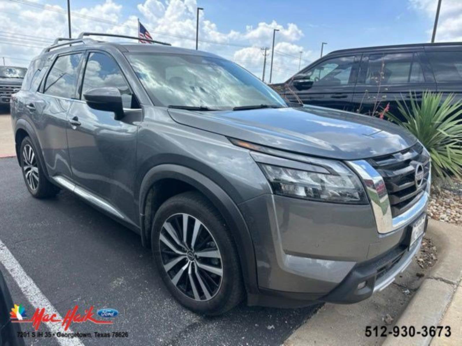 Used 2025 Nissan Pathfinder Platinum w/ Cargo Package FWD image 1