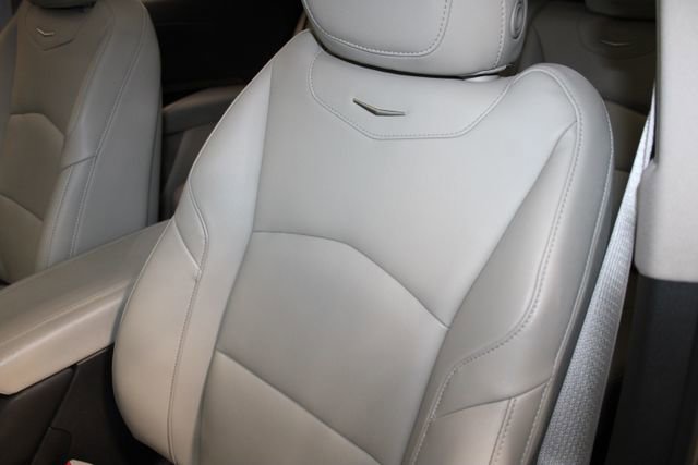 Certified 2023 Cadillac XT4 Luxury w/ Cold Weather Package image 8