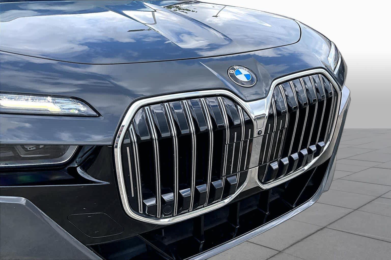 Used 2023 BMW 760i xDrive w/ Executive Package AWD/4WD image 28