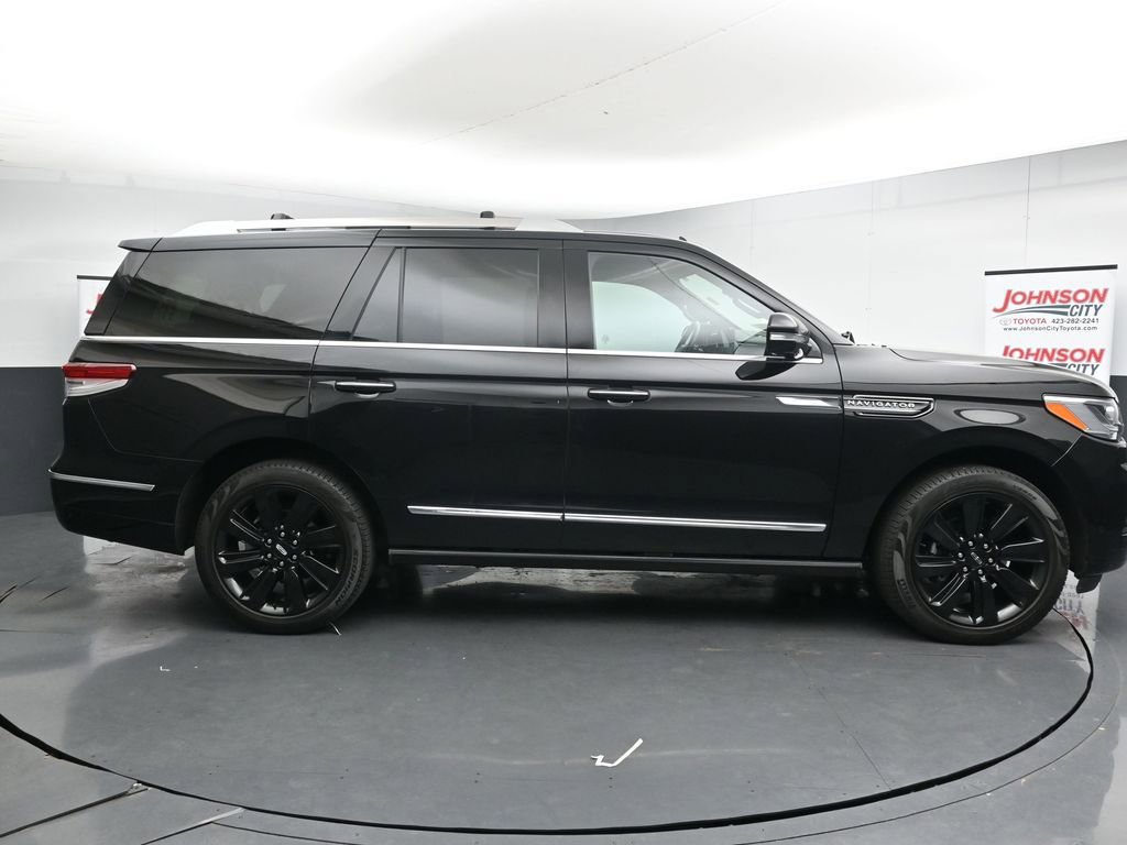 Used 2022 Lincoln Navigator Reserve AWD/4WD image 9