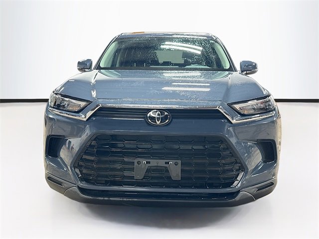 Used 2024 Toyota Grand Highlander XLE image 2