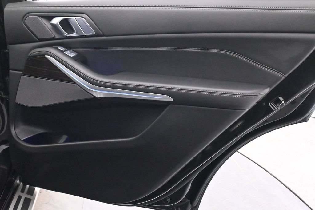 Used 2024 BMW X7 xDrive40i w/ Premium Package AWD/4WD image 17