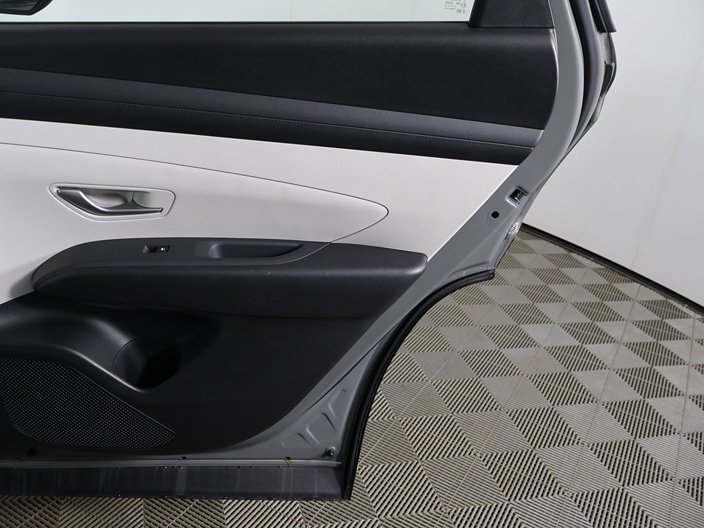 Certified 2025 Hyundai Tucson SE image 21