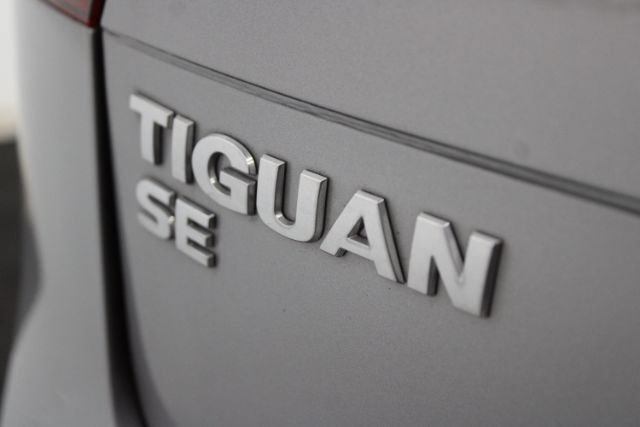 Used 2021 Volkswagen Tiguan SE w/ Panoramic Sunroof Package FWD image 8