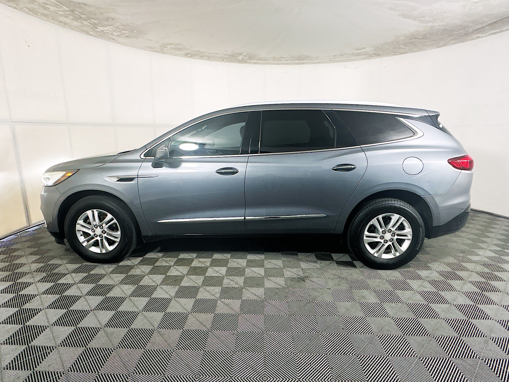 Used 2018 Buick Enclave Essence FWD image 6
