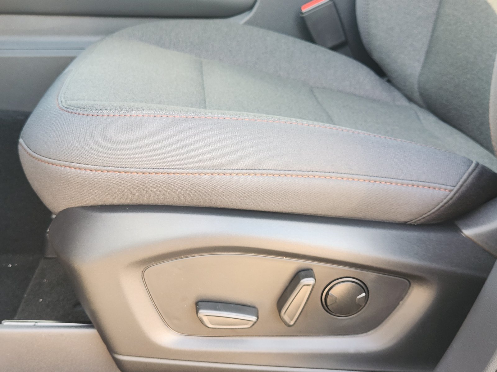 New 2027 Ford Explorer Active RWD image 22