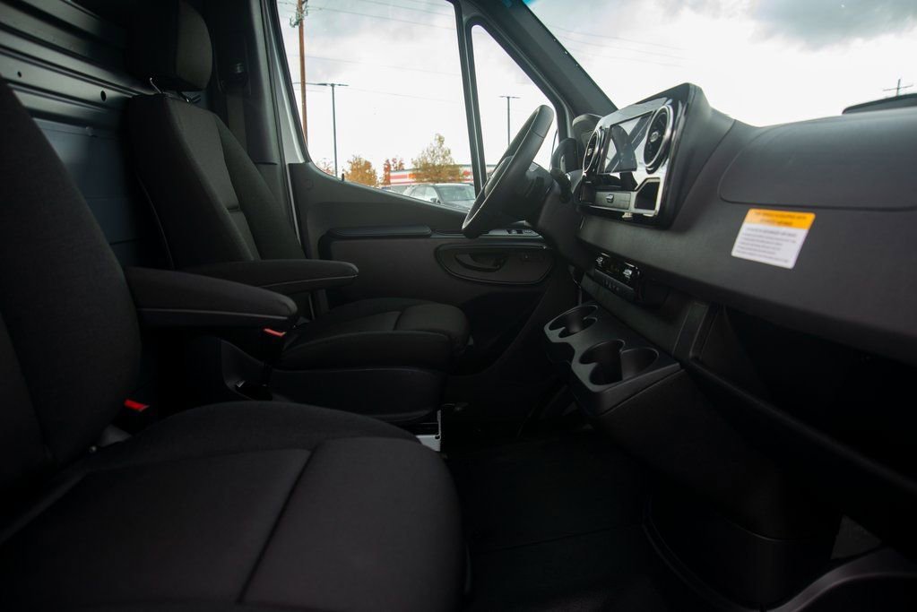 New 2025 Mercedes-Benz Sprinter 4500 image 30