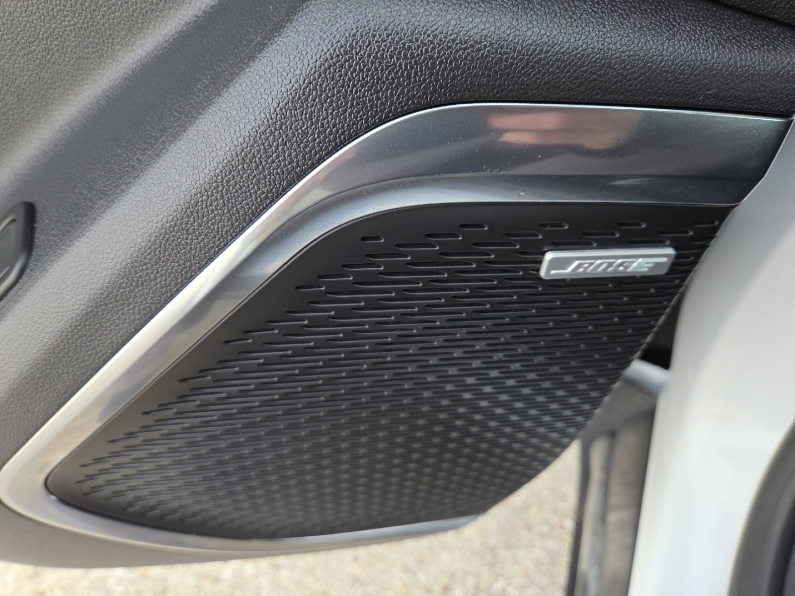 Used 2025 GMC Acadia Elevation image 27